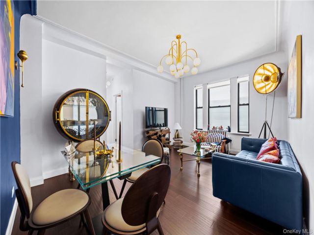  2 BR,  2.00 BTH &nbsp;Mid rise style home in New York (manhattan)