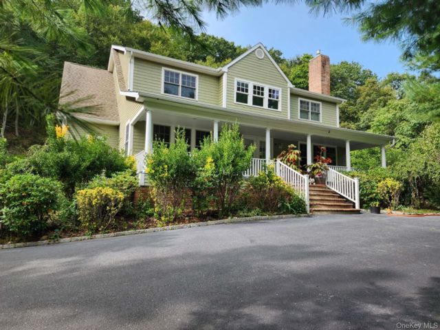  6 BR,  5.00 BTH &nbsp;Other style home in Stony Brook
