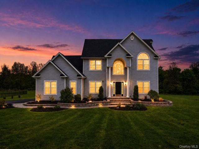  4 BR,  4.00 BTH &nbsp;Colonial style home in Walden