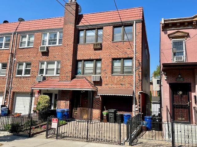 Studio,  0.00 BTH &nbsp;House style home in Woodside