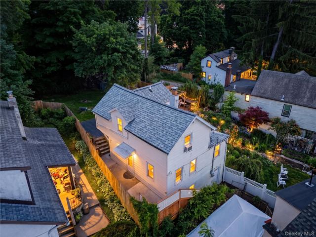  2 BR,  2.00 BTH &nbsp;Cottage style home in Croton-on-hudson