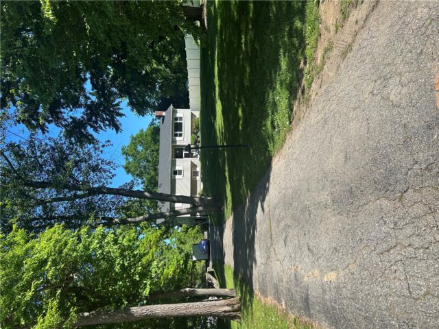  3 BR,  2.00 BTH &nbsp;Raised ranch style home in Montrose