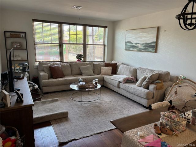 2 BR,  2.00 BTH &nbsp;A-frame style home in Huntington