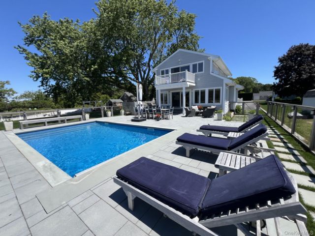  3 BR,  3.00 BTH &nbsp;Contemporary style home in Aquebogue