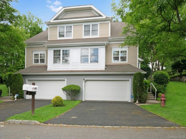  3 BR,  4.00 BTH &nbsp;Condo style home in Peekskill