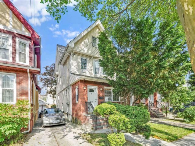  4 BR,  4.00 BTH &nbsp;Other style home in Kew Gardens