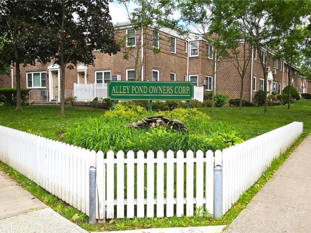  1 BR,  1.00 BTH &nbsp;Garden style home in Oakland Gardens