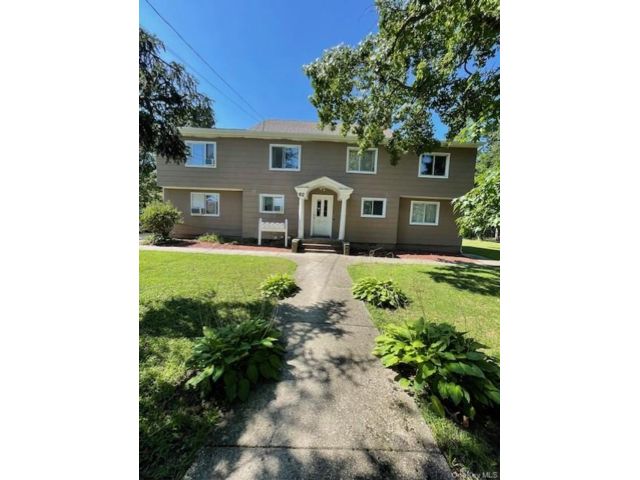  2 BR,  1.00 BTH &nbsp;Includes legal  style home in Central Islip
