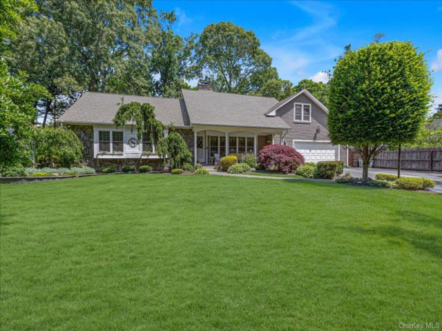  4 BR,  4.00 BTH &nbsp;Exp ranch style home in East Northport