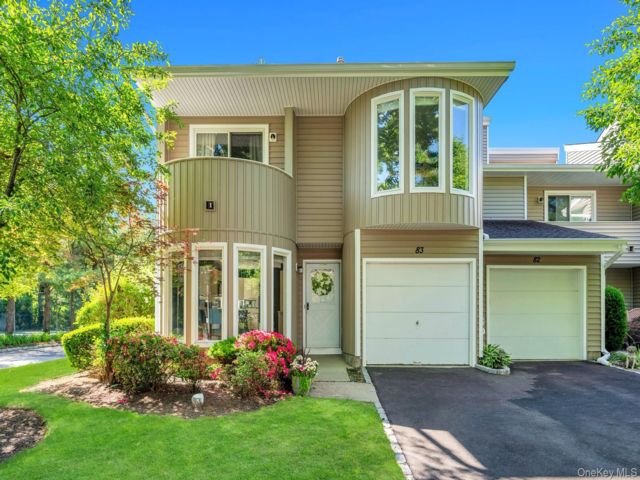  2 BR,  3.00 BTH &nbsp;Condo style home in Hauppauge