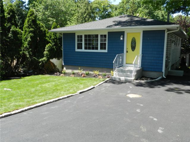  4 BR,  2.00 BTH &nbsp;Exp ranch style home in Sound Beach