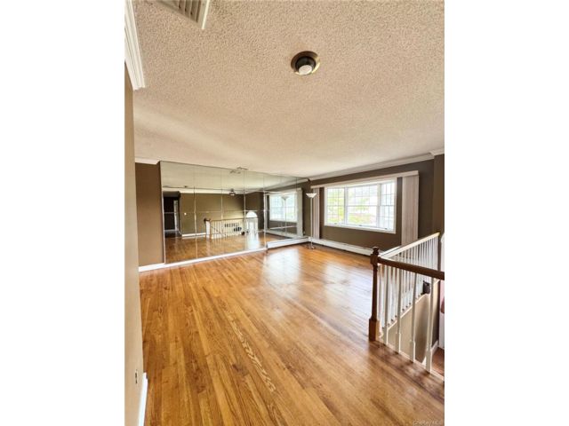  3 BR,  1.00 BTH &nbsp;Hi ranch style home in Copiague
