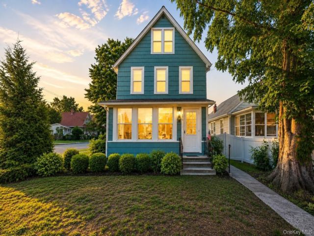  3 BR,  2.00 BTH &nbsp;Colonial style home in Buchanan
