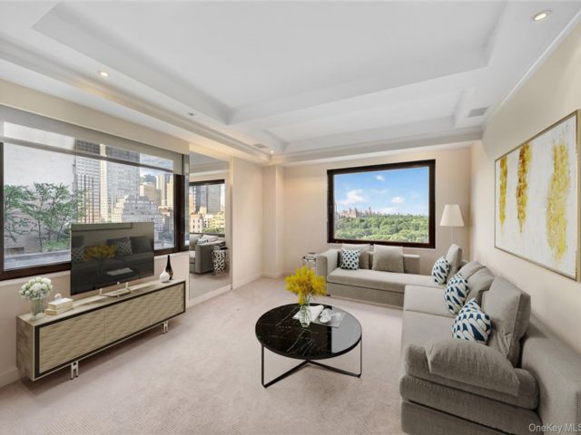  1 BR,  1.00 BTH &nbsp;High rise style home in New York (manhattan)