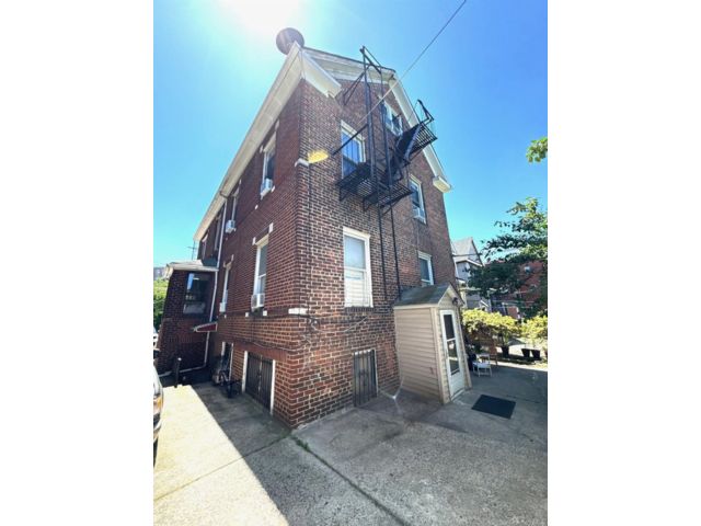 Studio,  0.00 BTH &nbsp;House style home in Elmhurst
