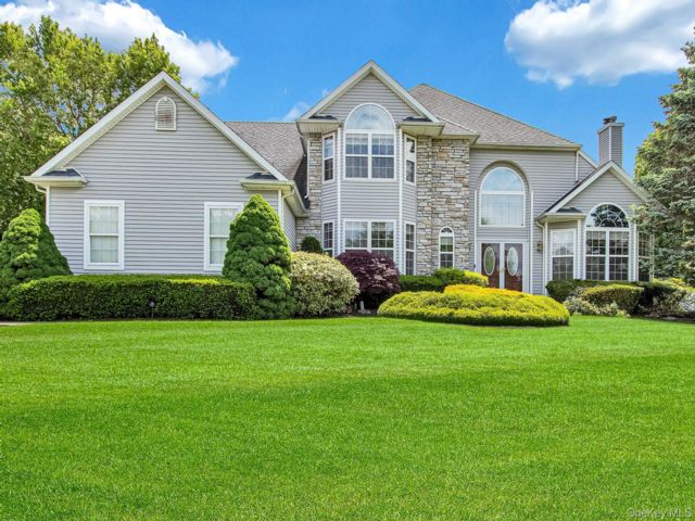  5 BR,  4.00 BTH &nbsp;Post modern style home in Miller Place