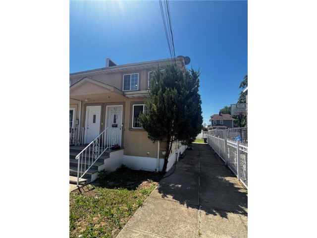  6 BR,  2.00 BTH &nbsp;House style home in Springfield Gardens