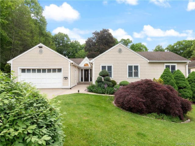  4 BR,  2.00 BTH &nbsp;Ranch style home in White Plains