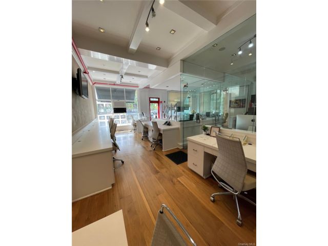 [PHOTO]