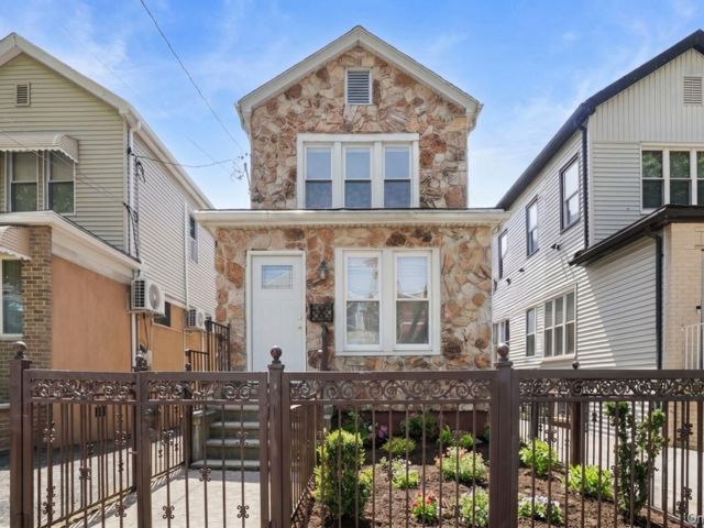 [Wakefield Real Estate, listing number 7295251]