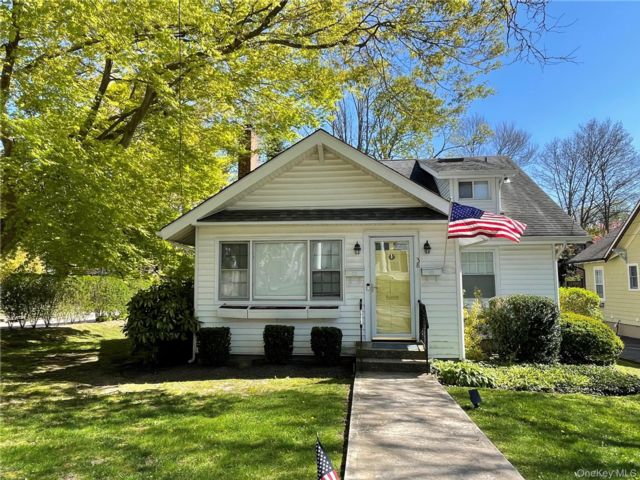  3 BR,  3.00 BTH &nbsp;Craftsman style home in Huntington