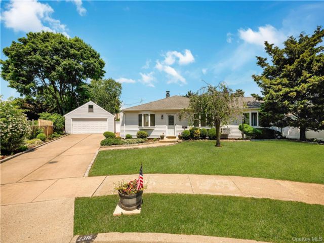  3 BR,  1.00 BTH &nbsp;Ranch style home in Seaford