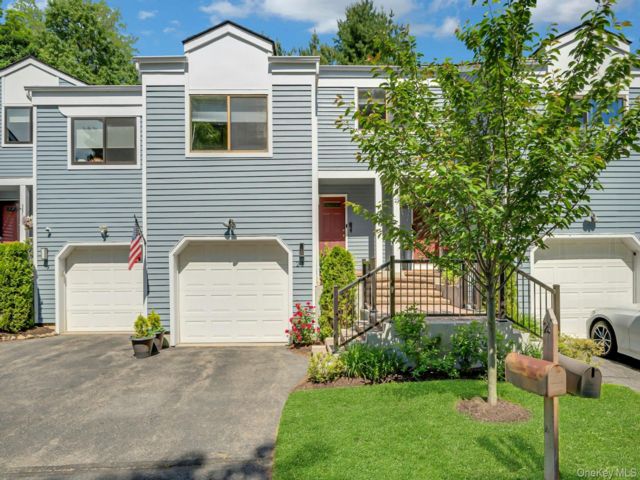  2 BR,  3.00 BTH &nbsp;Condo style home in Mamaroneck