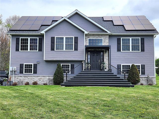  3 BR,  2.00 BTH &nbsp;Contemporary style home in Salisbury Mills
