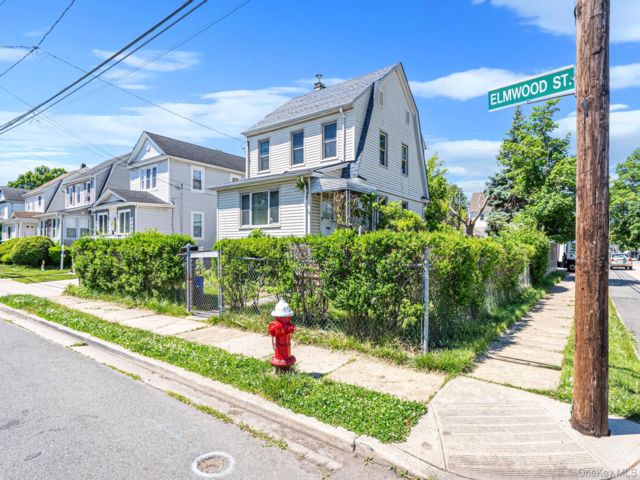  3 BR,  1.00 BTH &nbsp;Colonial style home in Valley Stream