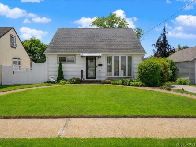  3 BR,  1.00 BTH &nbsp;Cape cod style home in Massapequa