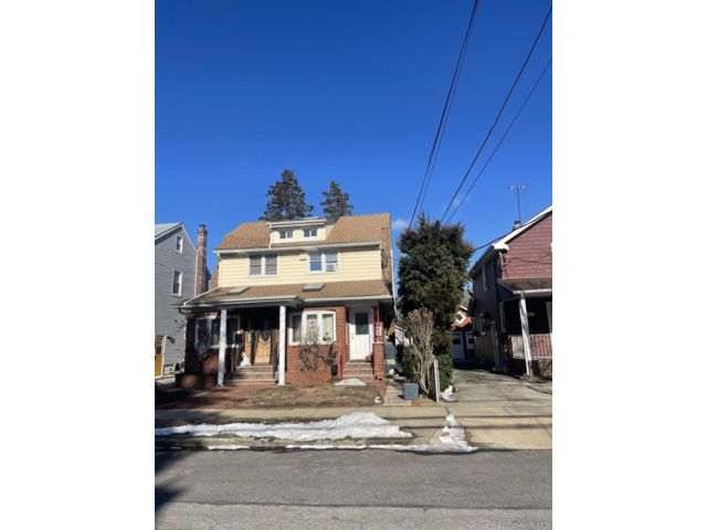  3 BR,  1.00 BTH &nbsp;A-frame style home in Valley Stream