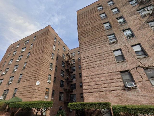  2 BR,  1.00 BTH &nbsp;Other style home in Elmhurst