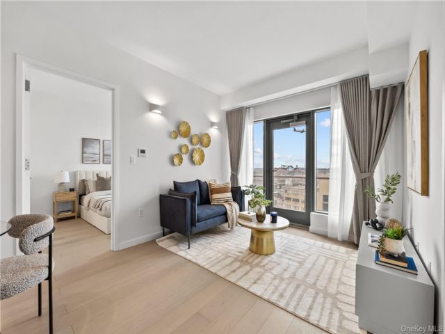  2 BR,  2.00 BTH &nbsp;Mid rise style home in Flushing