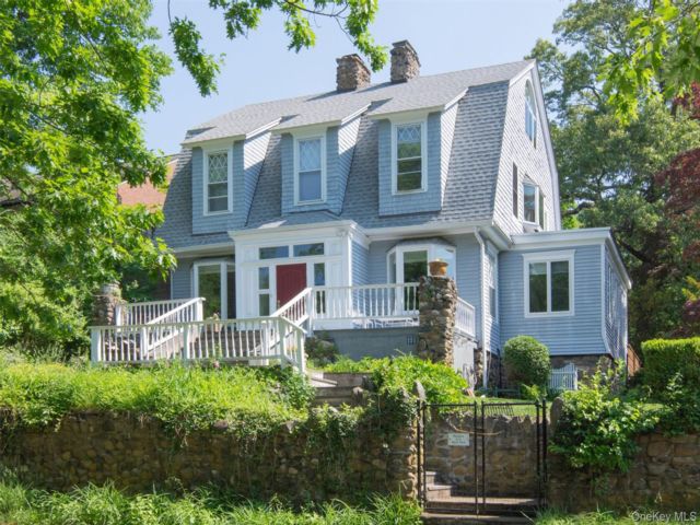  4 BR,  4.00 BTH &nbsp;Colonial style home in Hastings-on-hudson