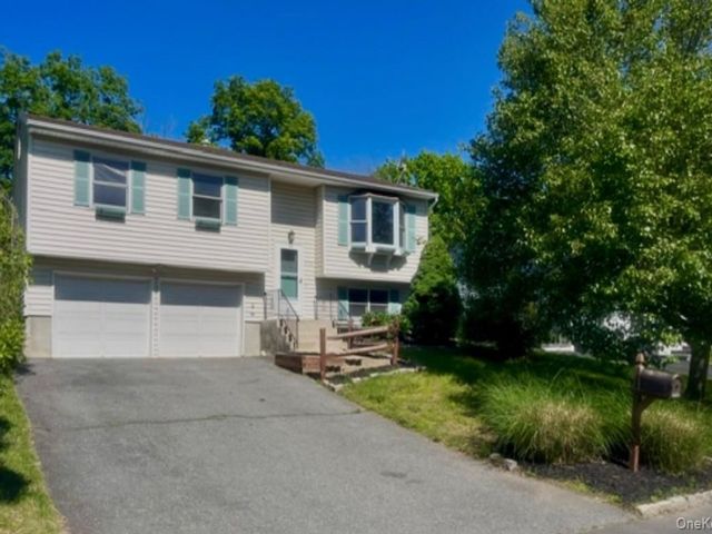  3 BR,  2.00 BTH &nbsp;Raised ranch style home in Maybrook