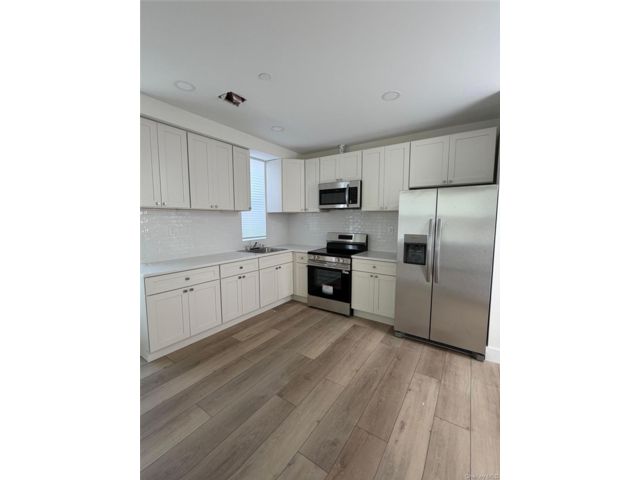  4 BR,  2.00 BTH &nbsp;Full floor apar style home in Wakefield