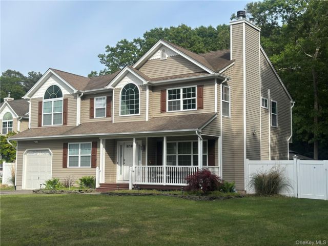  5 BR,  5.00 BTH &nbsp;Victorian style home in Medford