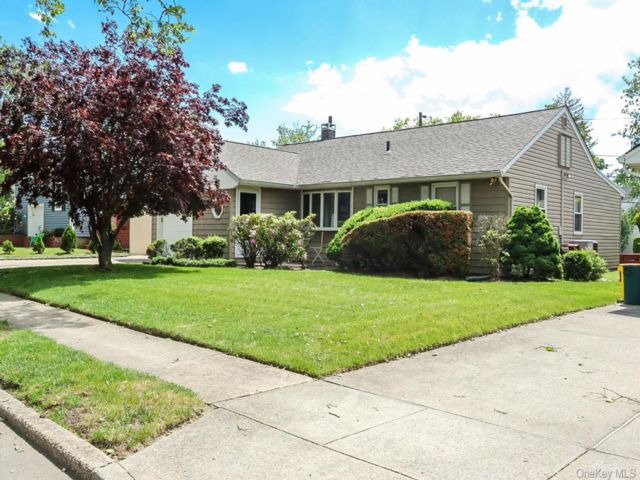  3 BR,  2.00 BTH &nbsp;Ranch style home in Valley Stream