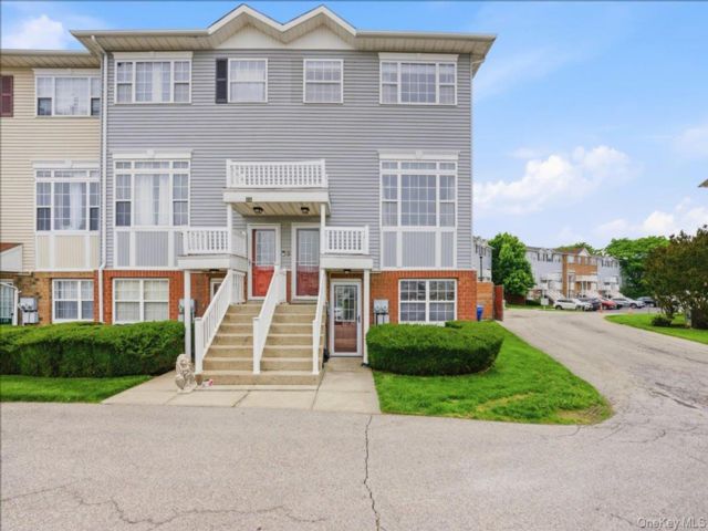  3 BR,  2.00 BTH &nbsp;Condo style home in Cornell
