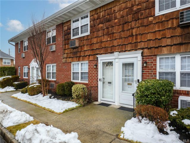  1 BR,  1.00 BTH &nbsp;Other style home in Oyster Bay