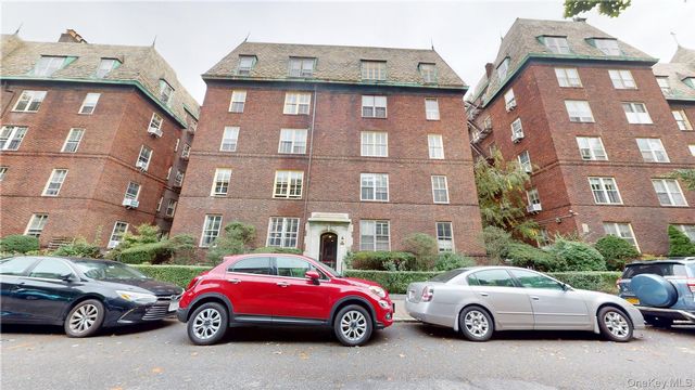  3 BR,  2.00 BTH &nbsp;Other style home in Jackson Heights