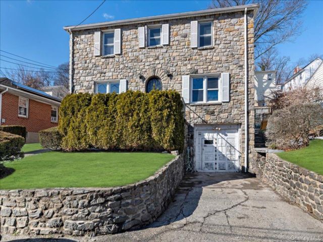 2 BR,  1.00 BTH &nbsp;Cape cod style home in Yonkers