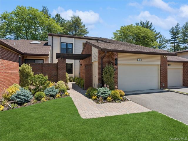 [Manhasset Real Estate, listing number 7295652]