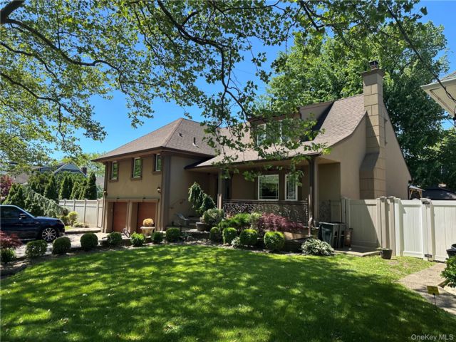  4 BR,  3.00 BTH &nbsp;Hi ranch style home in Woodmere