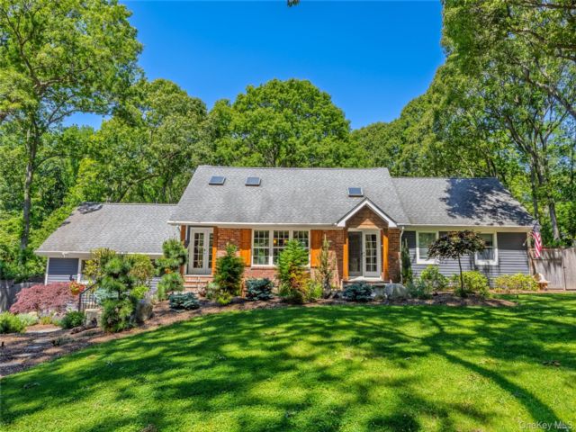  4 BR,  4.00 BTH &nbsp;Other style home in East Setauket