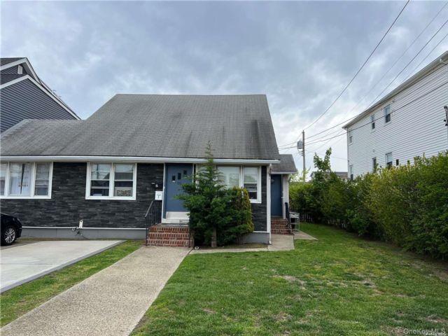  2 BR,  1.00 BTH &nbsp;Includes legal  style home in Island Park