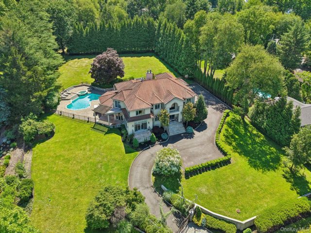  5 BR,  7.00 BTH &nbsp;Colonial style home in West Nyack