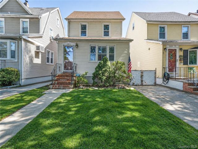  4 BR,  2.00 BTH &nbsp;Colonial style home in Bellerose