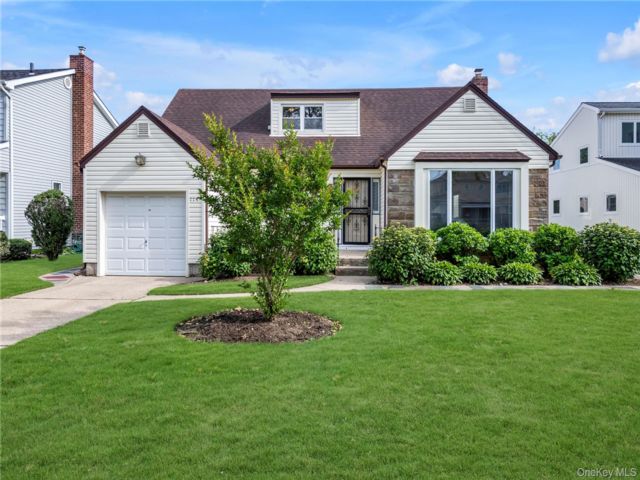  5 BR,  2.00 BTH &nbsp;Cape cod style home in New Hyde Park