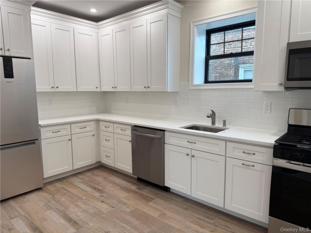[PHOTO]